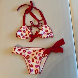 Beach bunny lipstick print ribbon XS bikini
